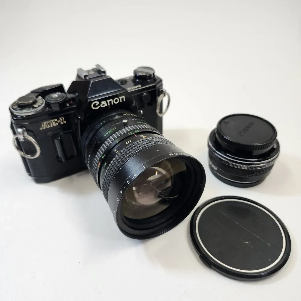 Canon AE-1 Black 35mm SLR Film Camera Sakar MC Zoom 1:3.5-4.5 f 28-80mm